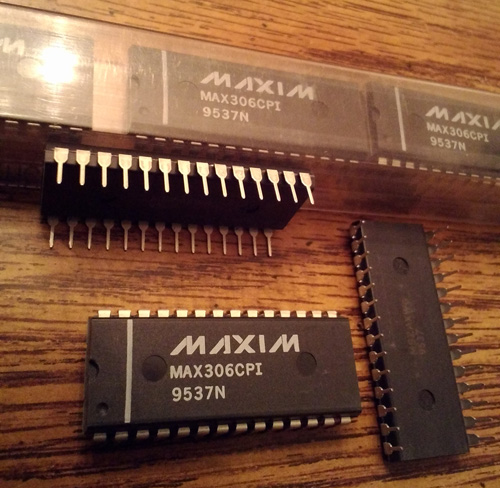 Lot of 14: Maxim MAX306CPI