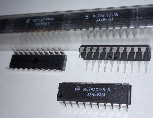 Lot of 18: Motorola MC74ACT245N